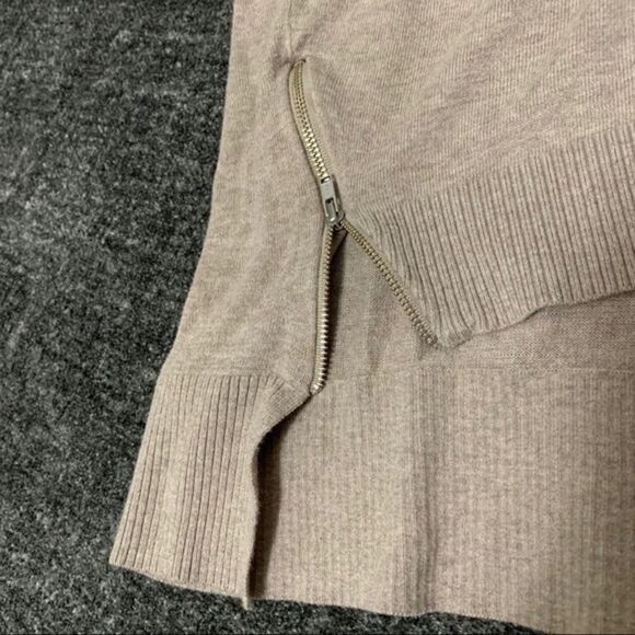 Express light brown sweater with zipper accents - Picture 2 of 7